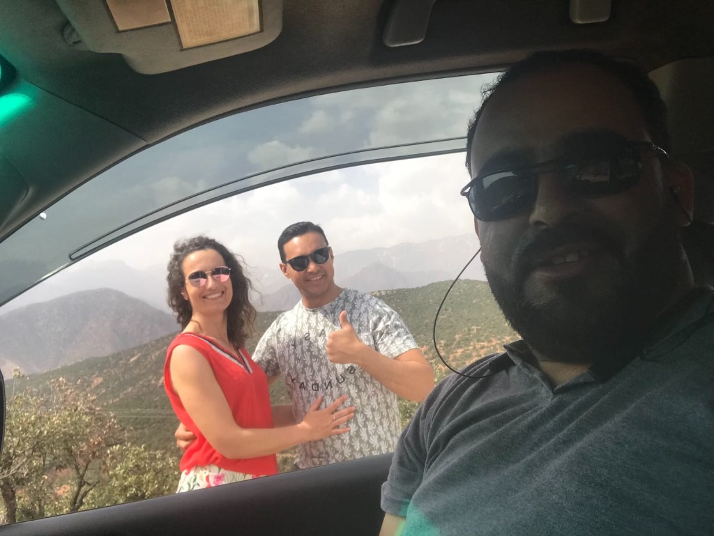 Guide with waving couple